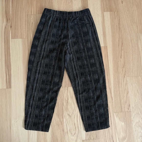 Athleta Arrival Crop Striped Balloon pants Size 8 Zipper Pockets - Picture 10 of 14